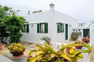 Traditional country house in Tinos, Tinos Town