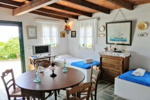 Traditional country house in Tinos, Tinos Town