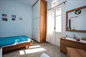 Tinos Delight, Tinos Town