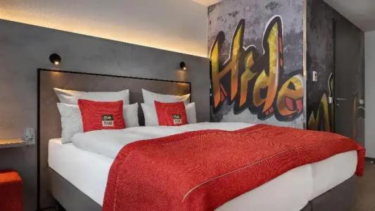 the niu Hide - 139
