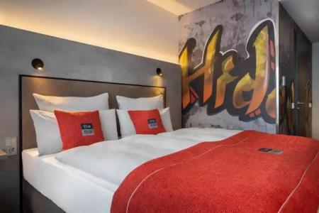 the niu Hide - 121