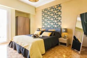 Museum of Modern Art Rooms in apartment, next to metro Suggrou Fix, walk to Acropolis, Athens