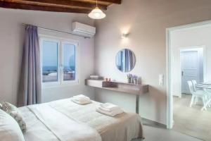 Evelyn Hotel, Stavros