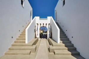 Altera Pars Suites, Messaria