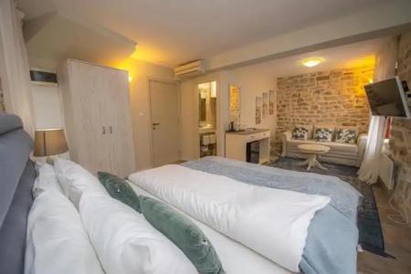 Antika Guesthouse - 128