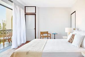 Villa Oliva, Adelianos Kampos