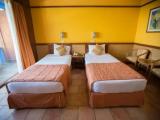 Standard Triple room with partial sea view