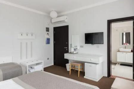 Delight Deluxe & Spa - 115