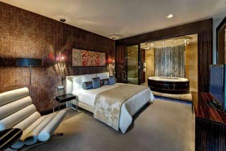 Hilton Frankfurt Airport - 3