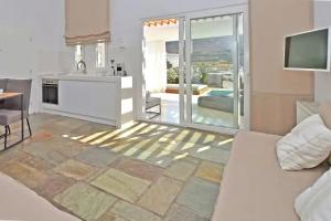 Tinos Blend Suites, Ayios Sostis