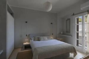 Grand View - Megalochori Santorini Hotel