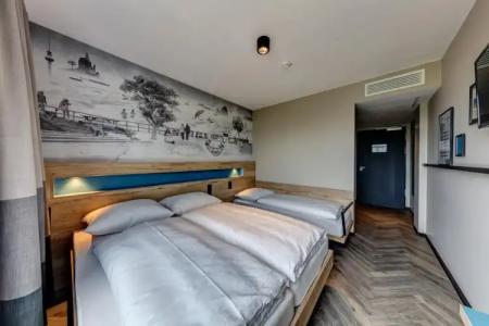 Schulz Berlin Wall at the East Side Gallery - 48