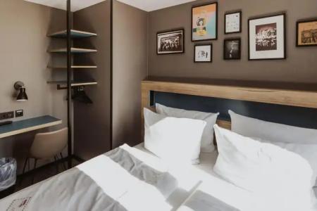 Schulz Berlin Wall at the East Side Gallery - 22