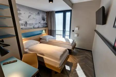 Schulz Berlin Wall at the East Side Gallery - 41