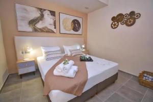 Villa Marinos, Kavos