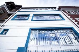 White Pearl Apart, Istanbul