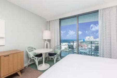 Wyndham Grand Clearwater Beach - 77