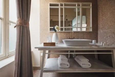 Bohemian Suites Athens - 43