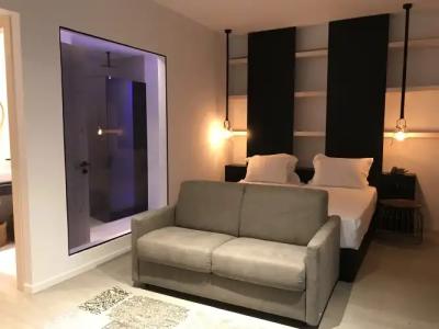 Abacus Suites - 1