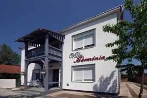 Villa Harmonia, Gyula