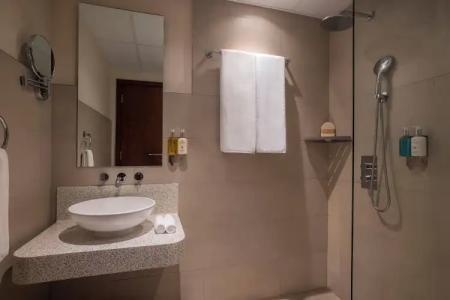 Queen Elizabeth 2 - 107