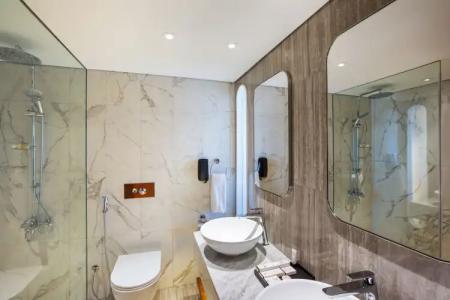 Queen Elizabeth 2 - 126