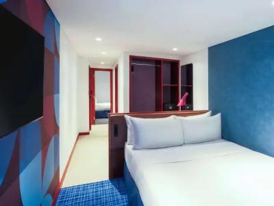 Queen Elizabeth 2 - 133