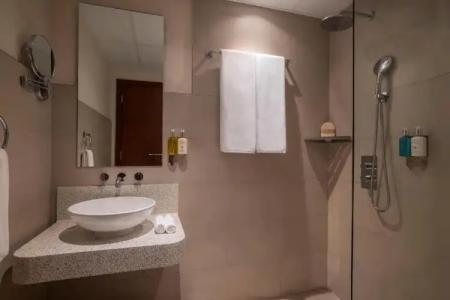 Queen Elizabeth 2 - 102