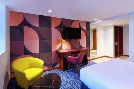 Queen Elizabeth 2 - 105