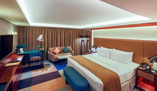 Queen Elizabeth 2 - 129