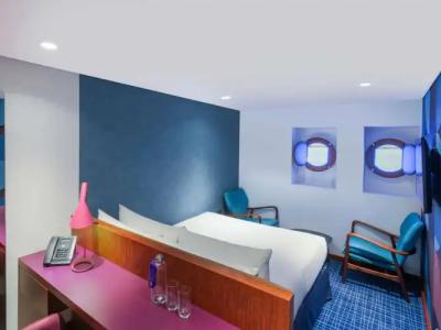 Queen Elizabeth 2 - 132