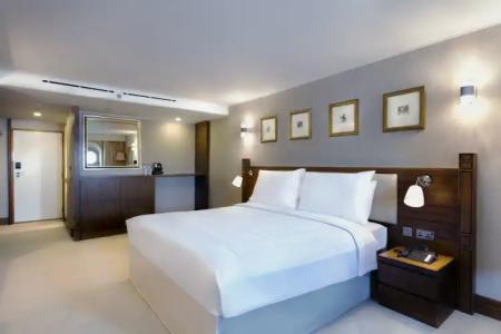 Queen Elizabeth 2 - 108