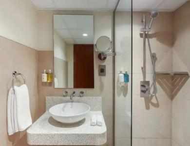 Queen Elizabeth 2 - 134