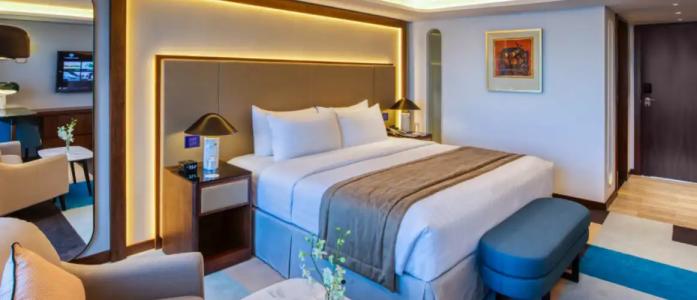 Queen Elizabeth 2 - 123