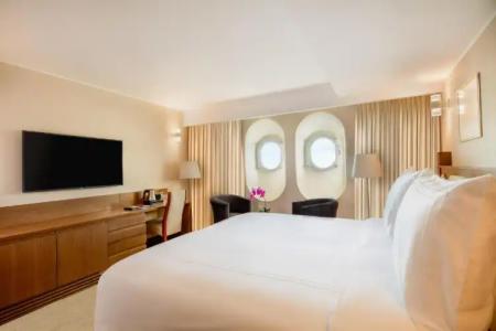 Queen Elizabeth 2 - 110