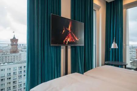 Motel One Berlin-Alexanderplatz - 1