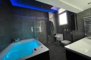 Hostel Rooms and single private SPA sauna & jacuzzi room 4rent, Debrecen