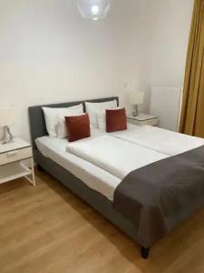 Vagabond Broadway - 29