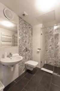 Vagabond Broadway - 203