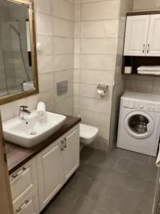 Vagabond Broadway - 30