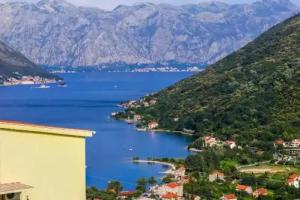 Donji Morinj - Hotels
