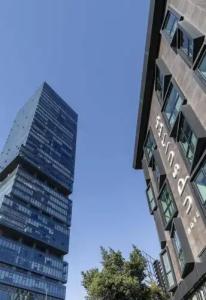 Upsuites - 2