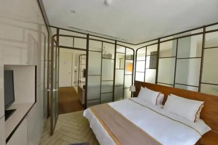 Upsuites - 26