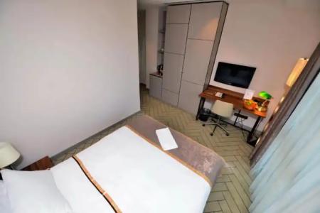 Upsuites - 18