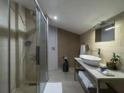 Upsuites - 35