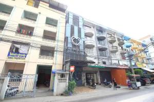 OYO 421 Guyasuka Hostel & Cafe, Bang Na
