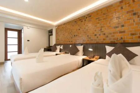 The Old City Wall Inn - 211