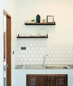 The Old City Wall Inn - 315