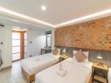 Standard Triple room with garden view