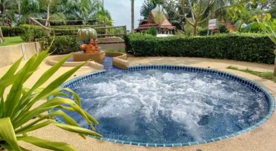 Khanom Hill Resort - 11